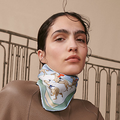 女性用シルクのセレクション | Hermès - エルメス-公式サイト 女性用シルクのセレクション | Hermès - エルメス-公式サイト